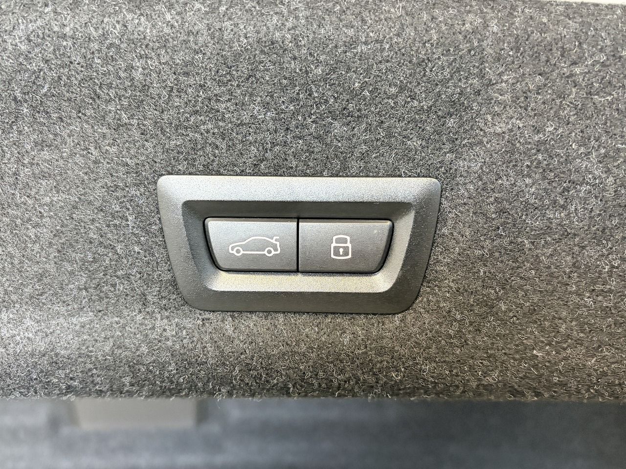 320d xDrive Berline RHD