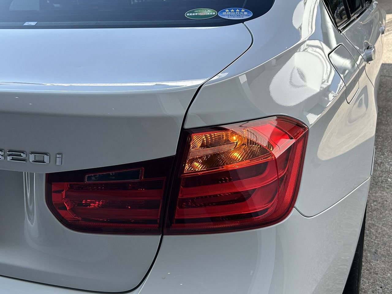 320I SEDAN RHD
