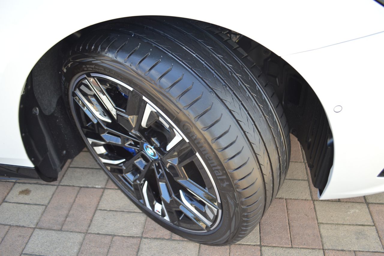 BMW i5 M60 xDrive Sedan RHD