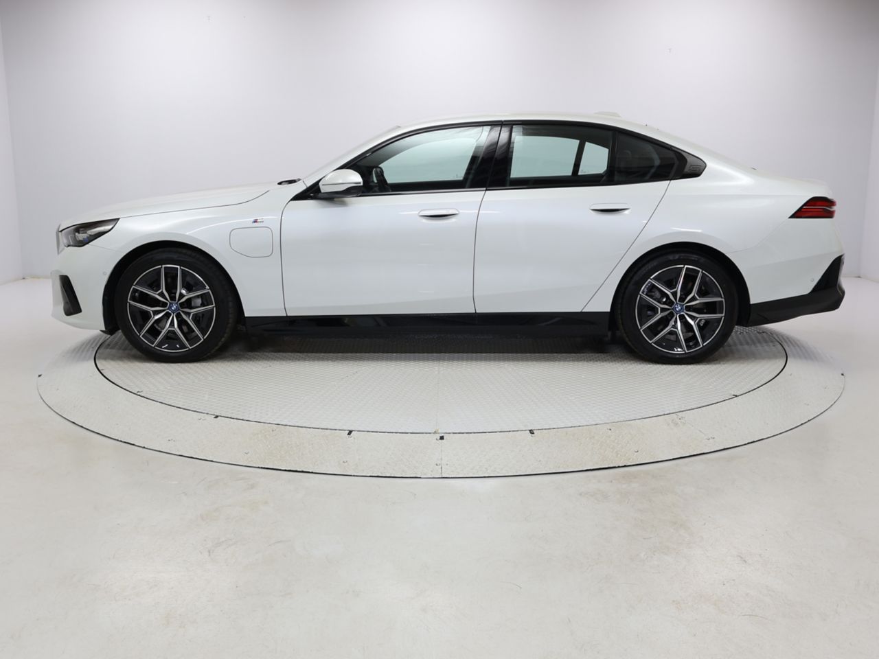 BMW i5 eDrive40 Sedan RHD