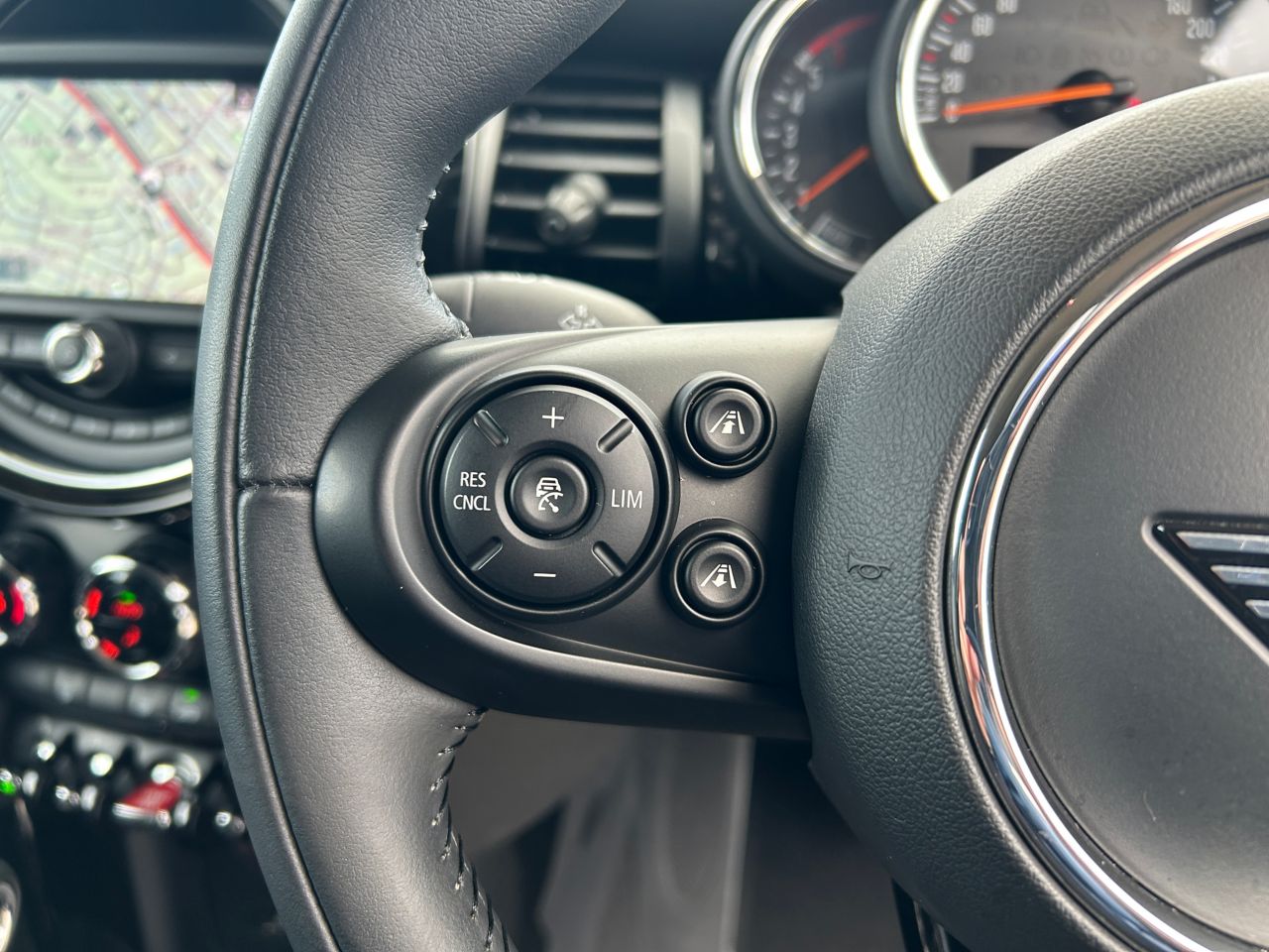 F56 COOPER S D(AT)