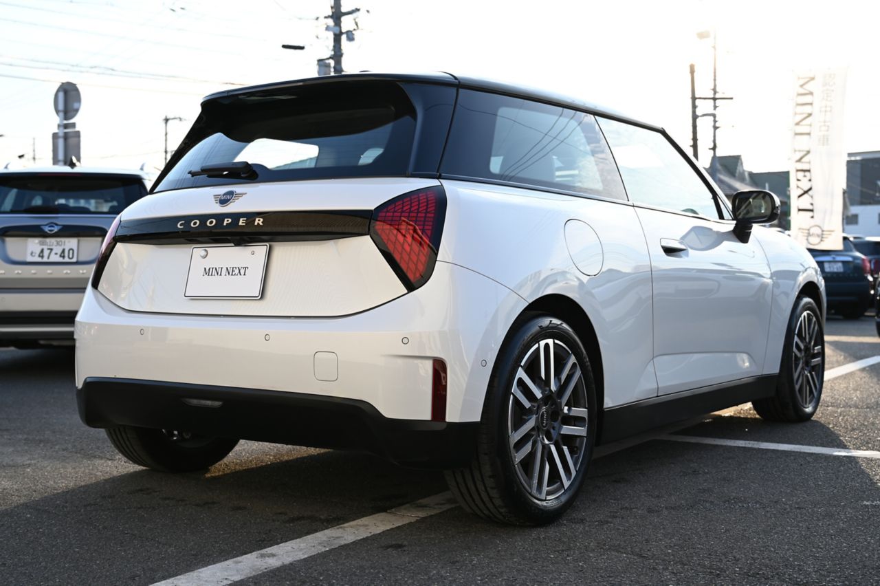 J01 MINI Cooper E