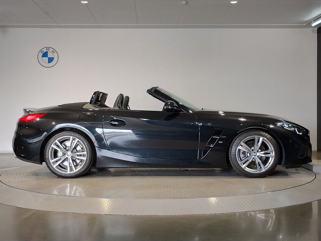G29 z4 sDrive20i RHD