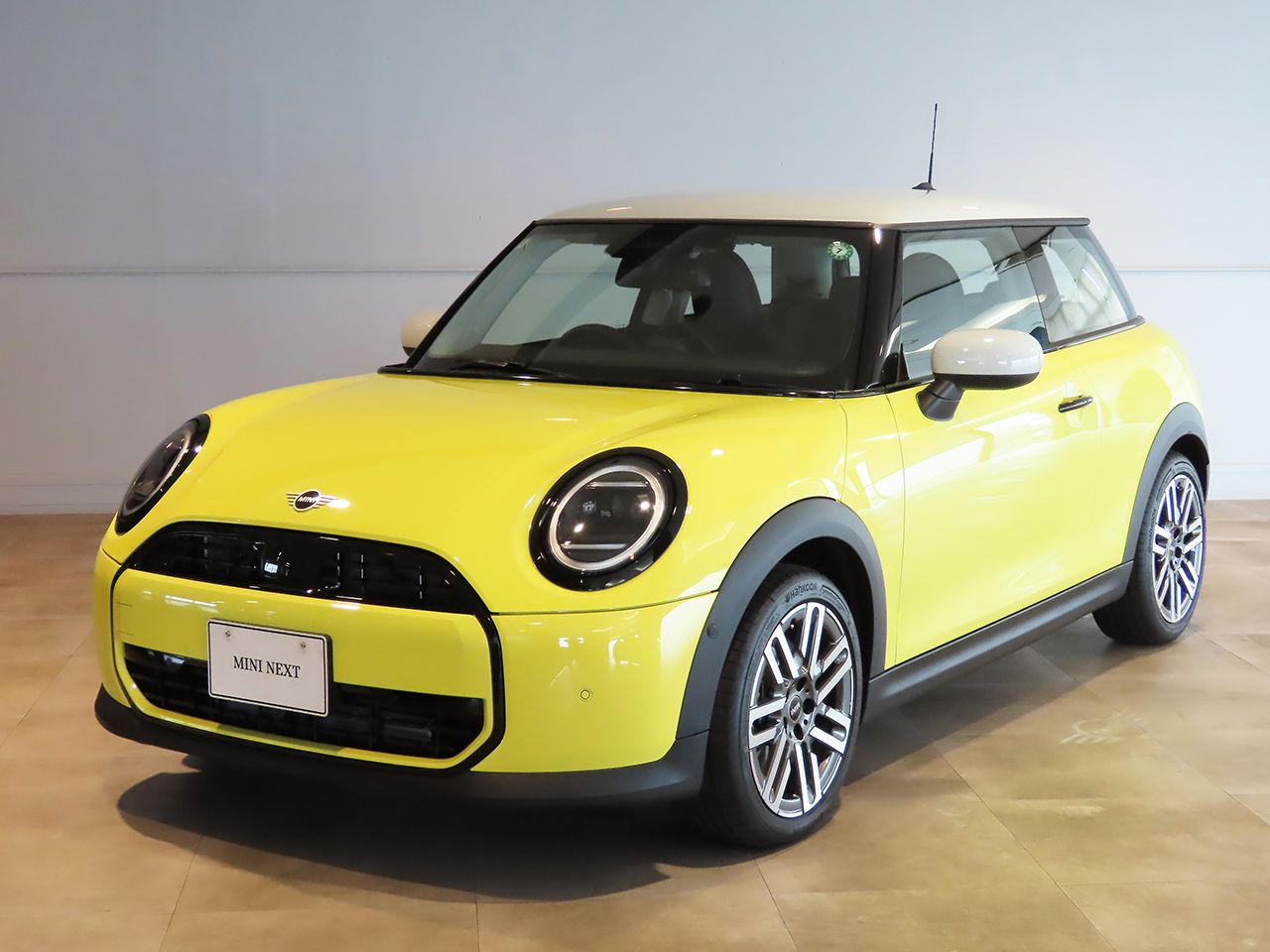 THE NEW MINI COOPER (3 DOOR) C