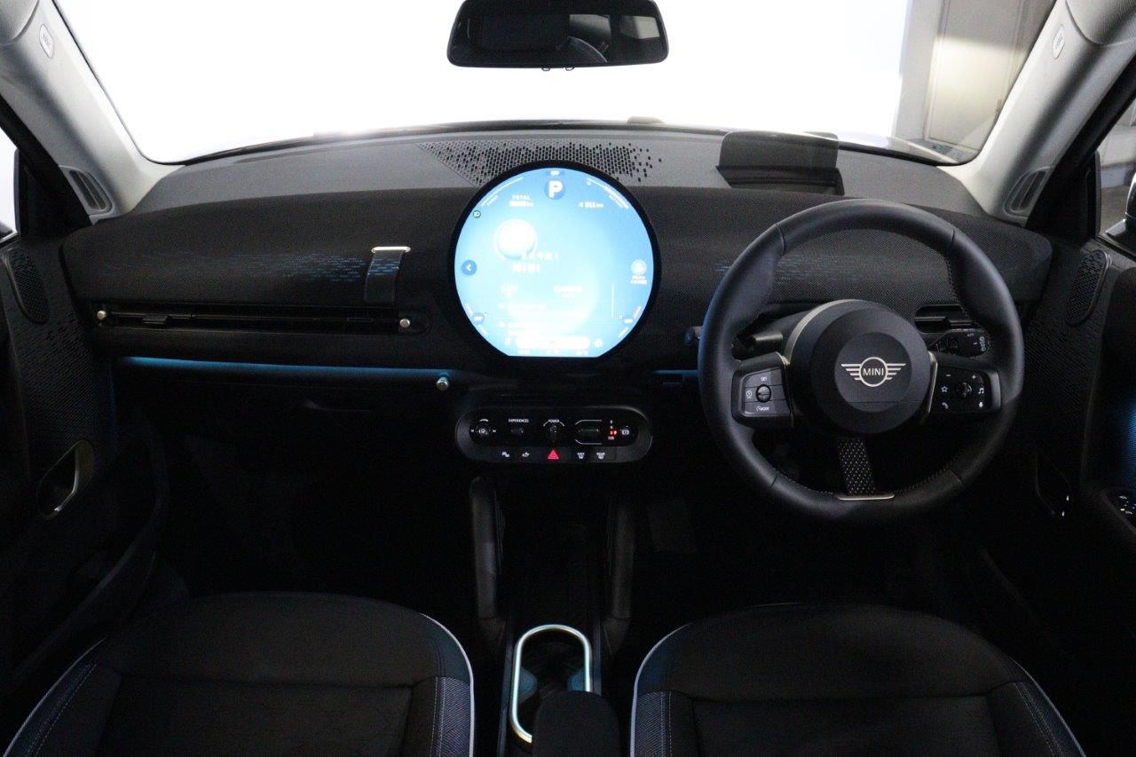 J01 MINI Cooper E