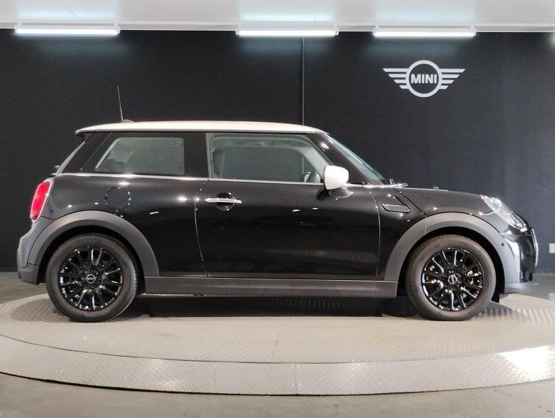 MINI Cooper F56 RHD