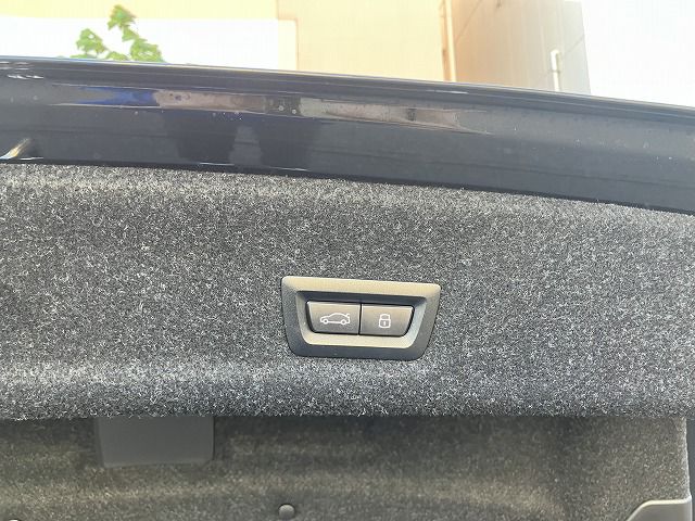 320d xDrive Berline RHD