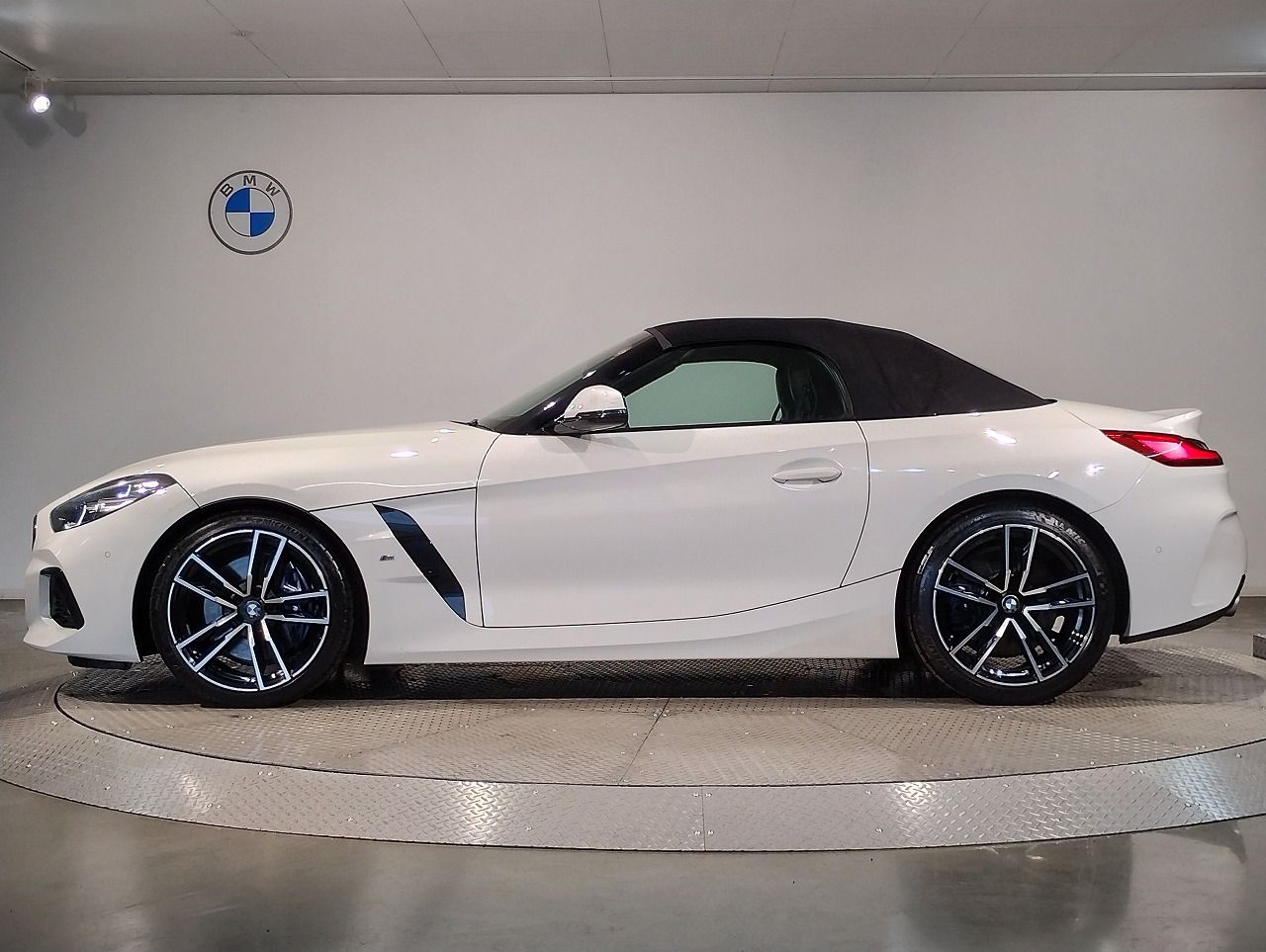 G29 z4 sDrive20i RHD