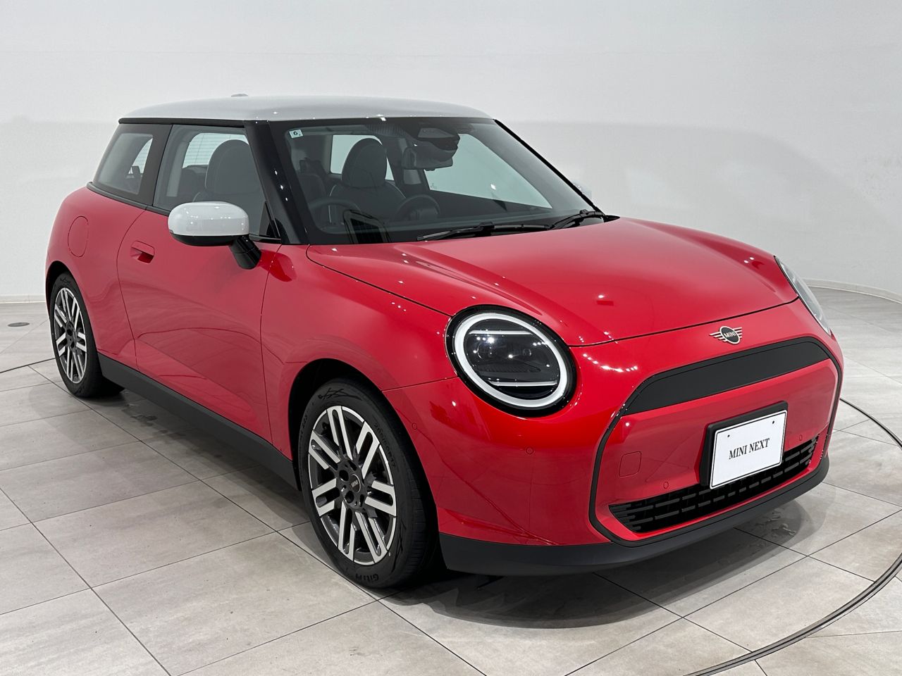 J01 MINI Cooper E