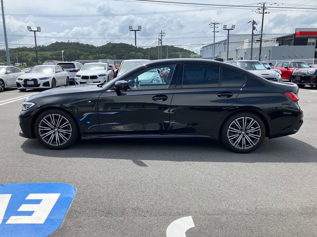 320i Sedan RHD