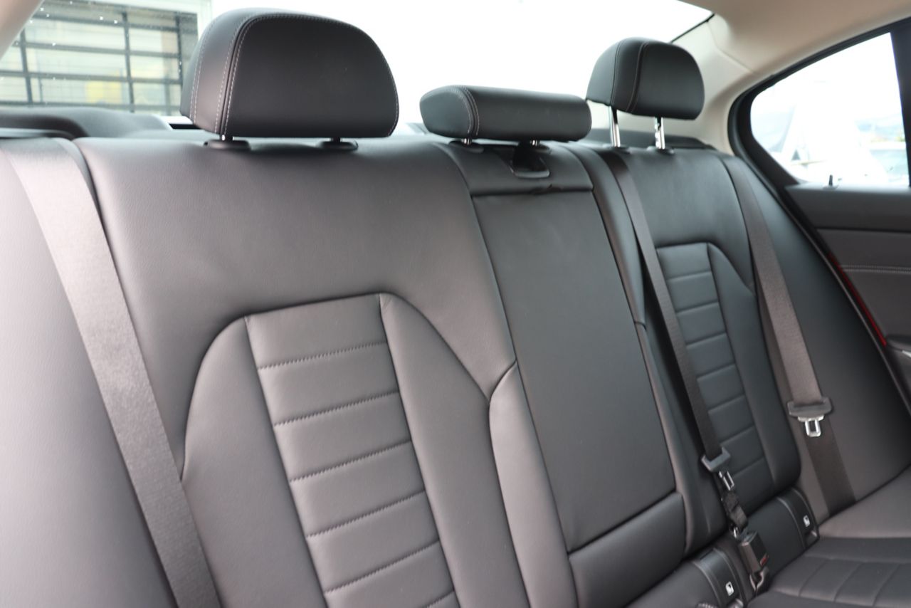 G20 320d xDrive RHD Saloon