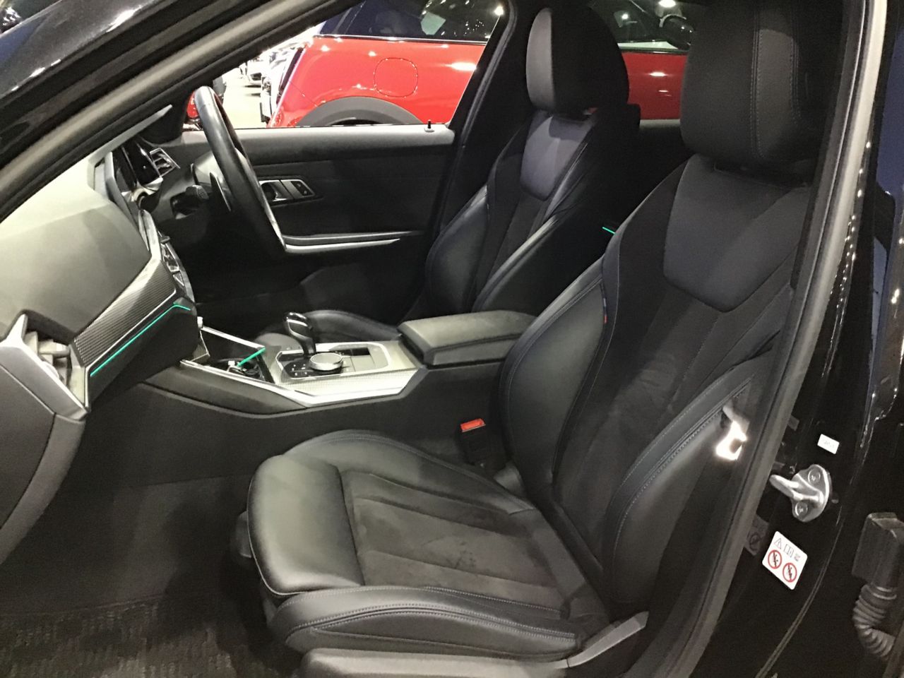 320i Sedan RHD