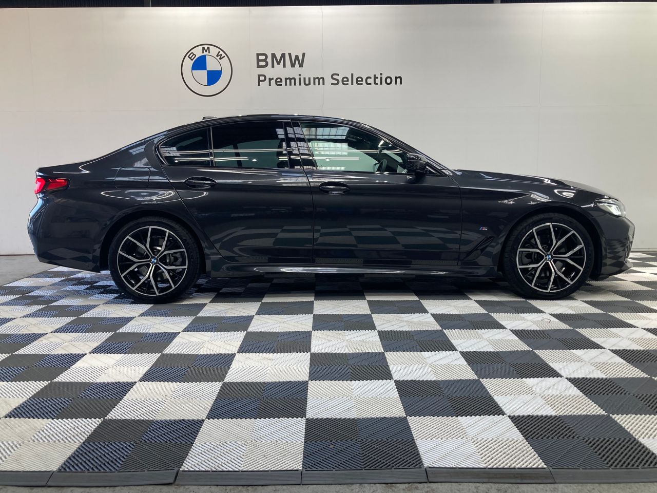 520d xDrive Sedan RHD