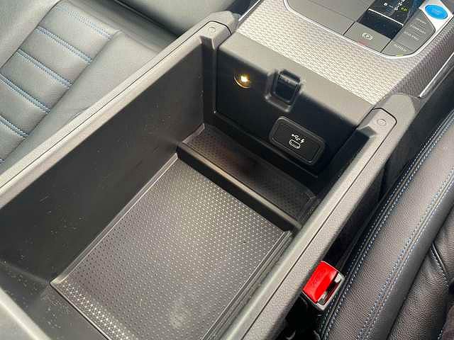 G26 i4 M50 RHD