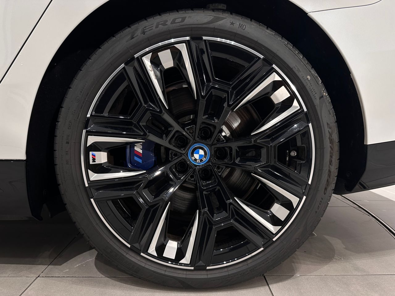 BMW i5 M60 xDrive Sedan RHD