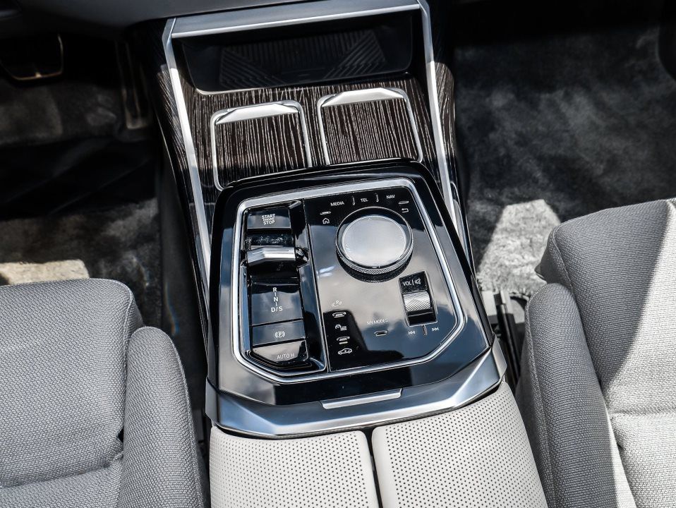 BMW 740