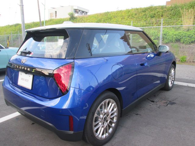 J01 MINI Cooper SE