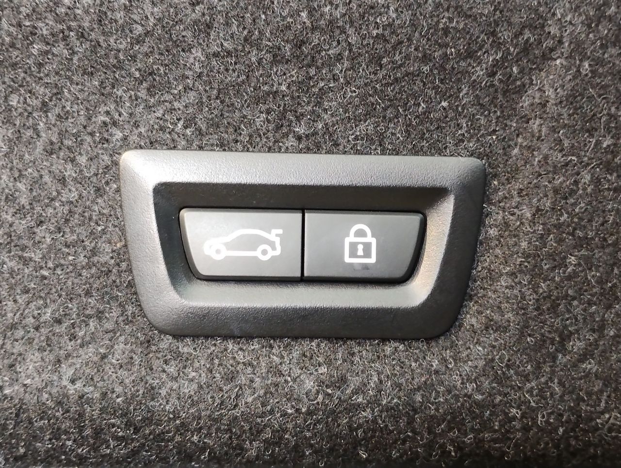G20 330e Saloon RHD