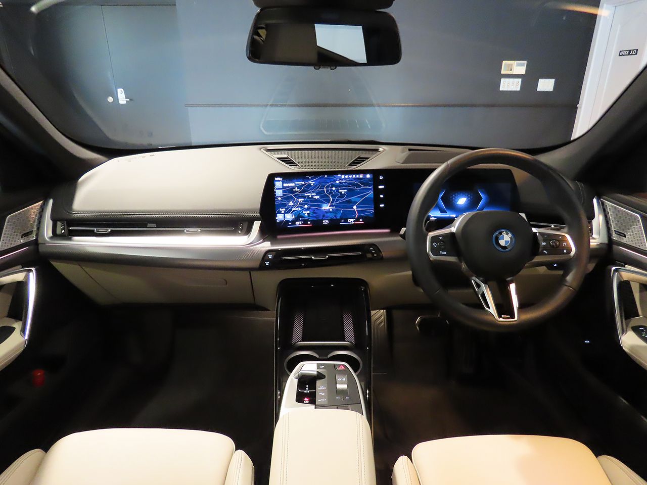 U11 iX1 xDrive30