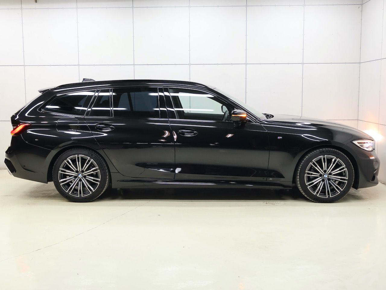 G21 320i RHD