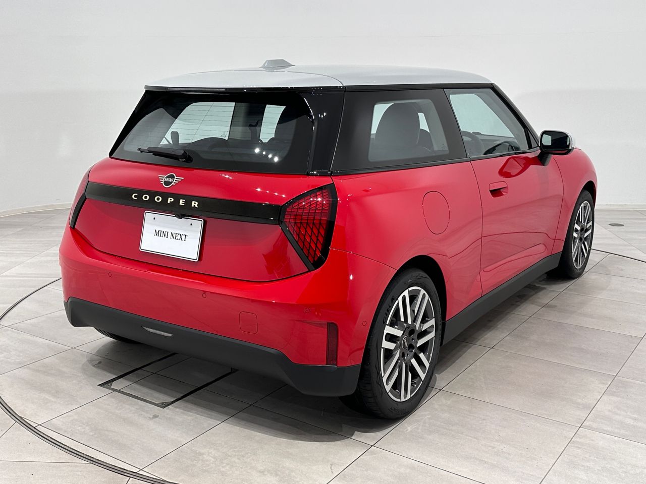 J01 MINI Cooper E