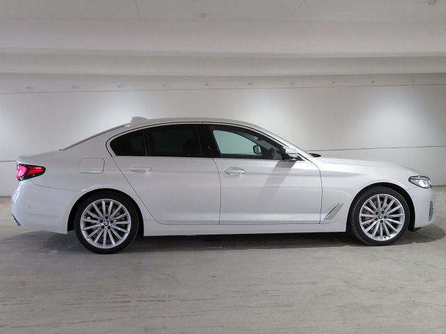 530e Sedan RHD