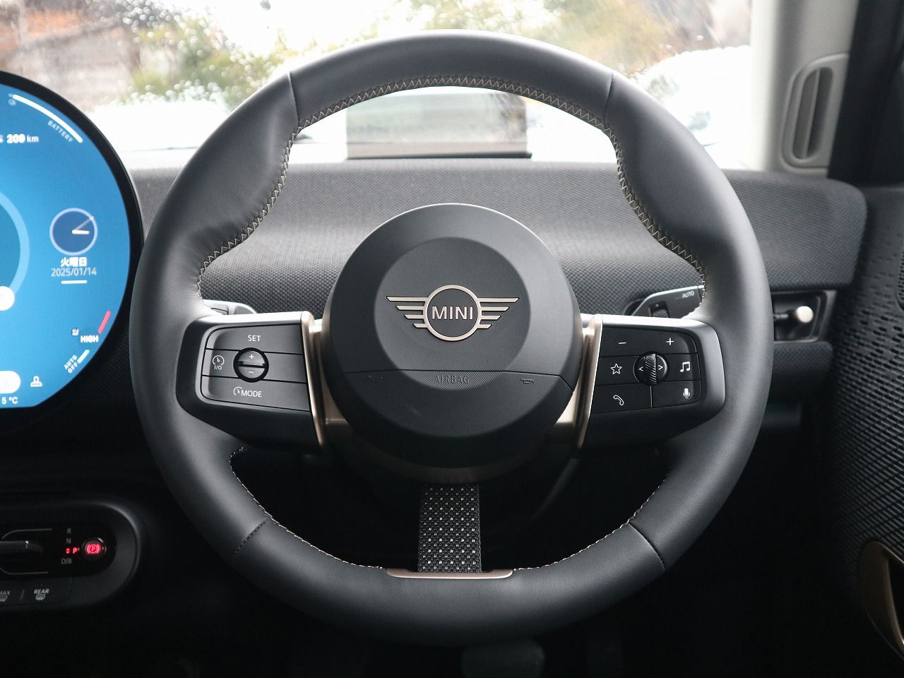 J01 MINI Cooper E