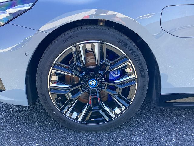 BMW i5 M60 xDrive Sedan RHD