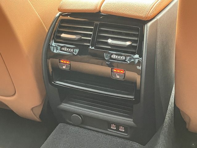 530e Sedan RHD
