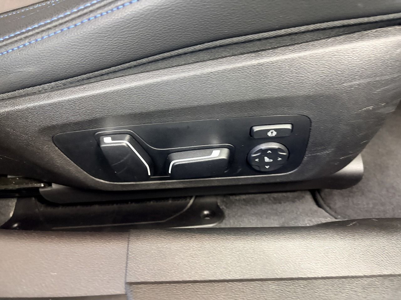 320d xDrive Berline RHD