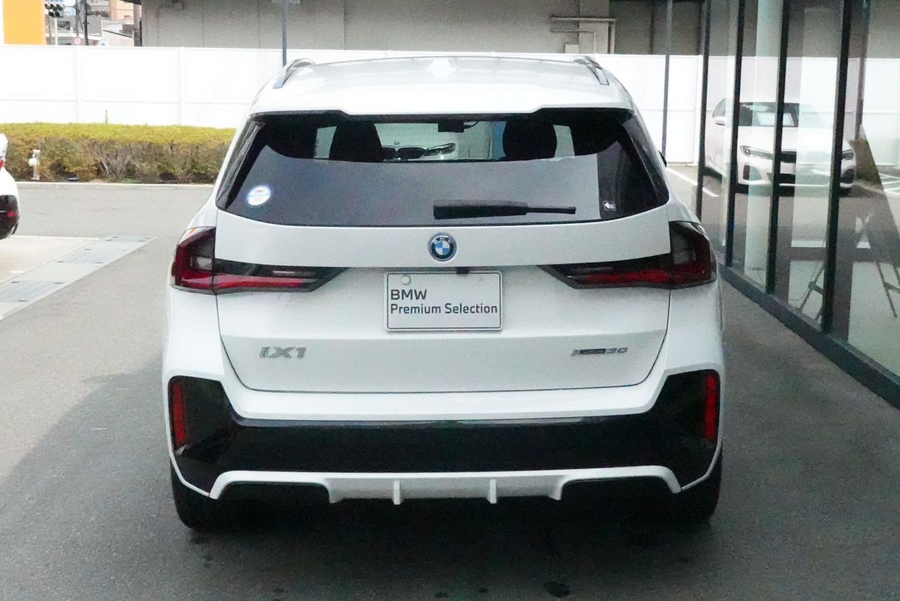 U11 iX1 xDrive30