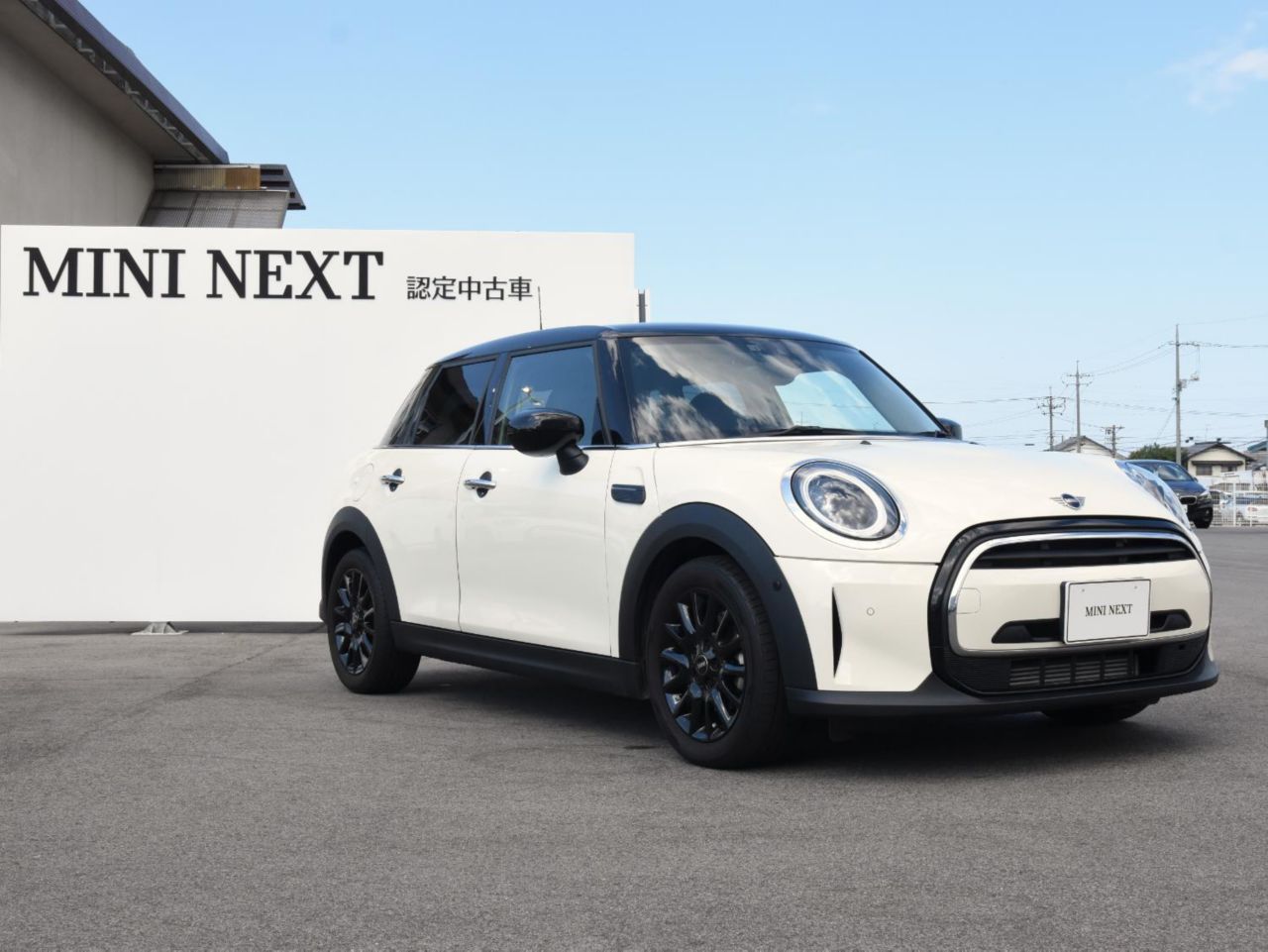 THE NEW MINI COOPER 5 DOOR.