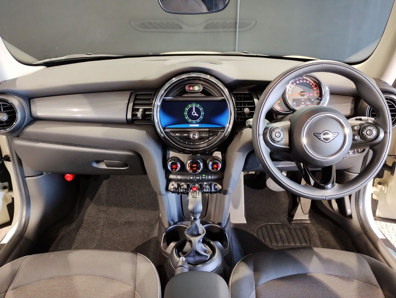 F56 COOPER D (AT)