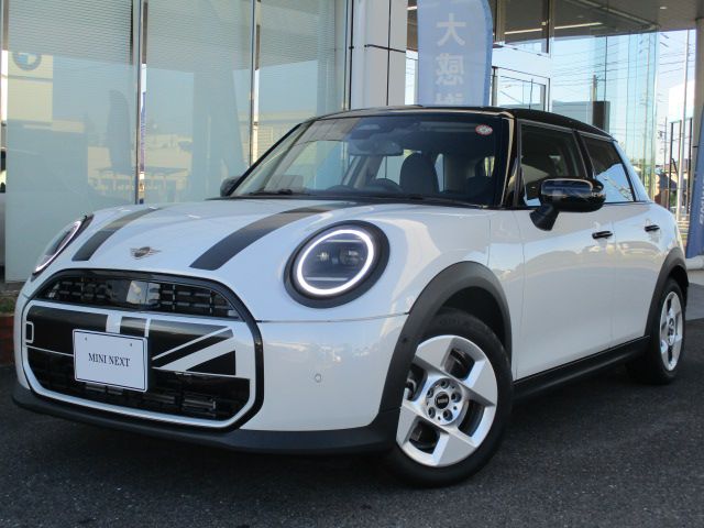 THE NEW MINI COOPER (5 DOOR) C