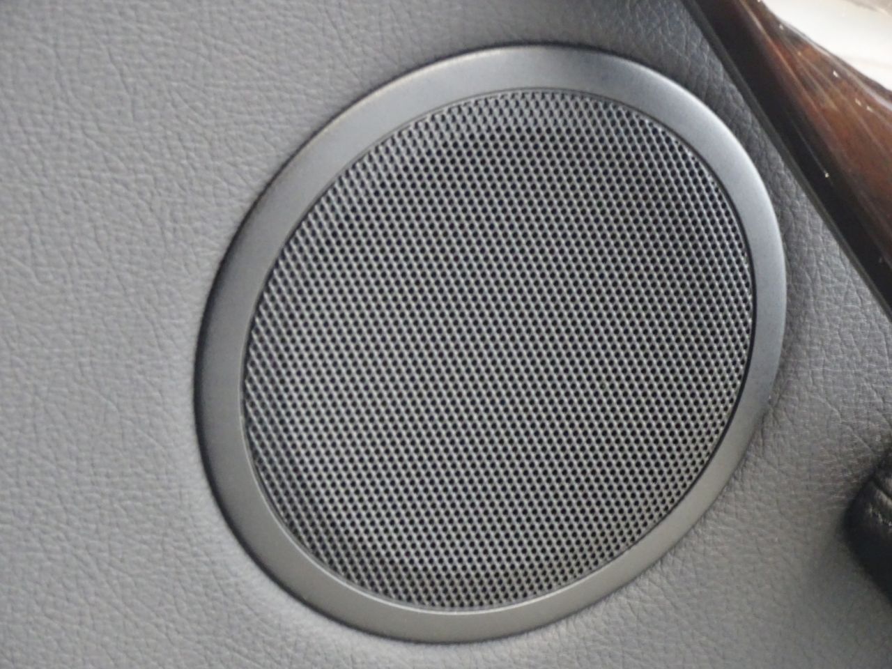 320D SEDAN RHD