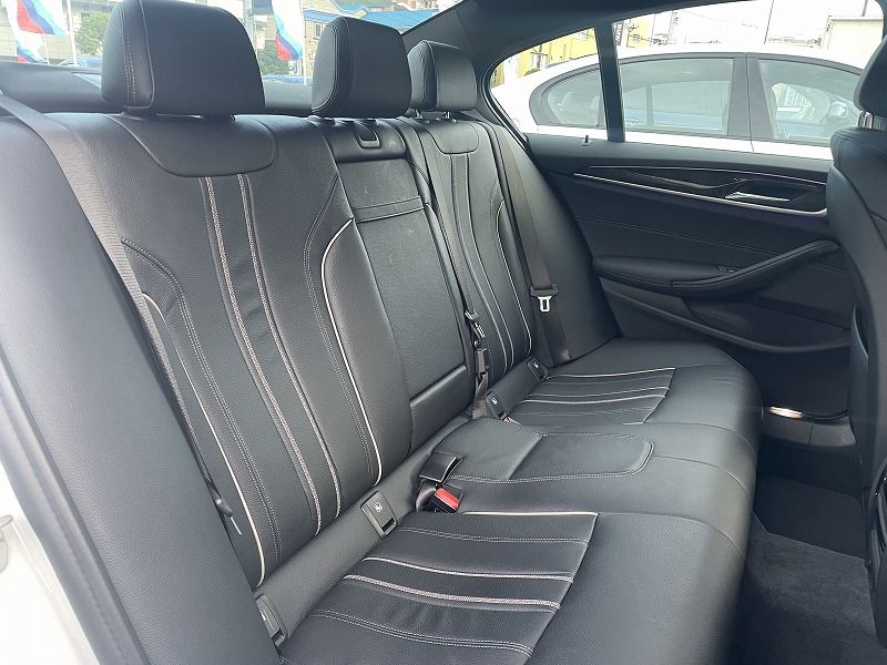 530e Sedan RHD