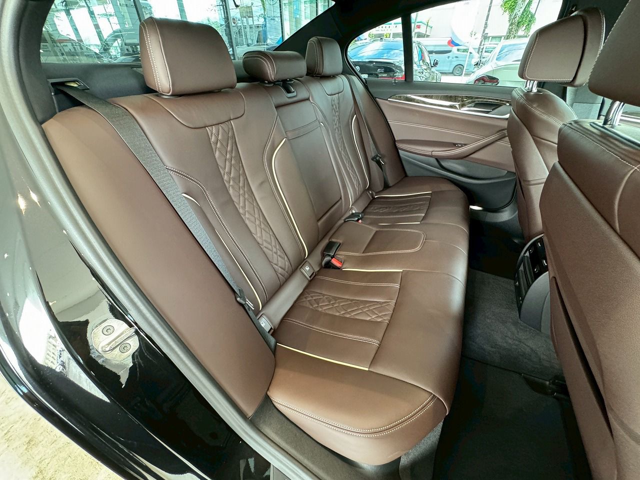 530e Sedan RHD