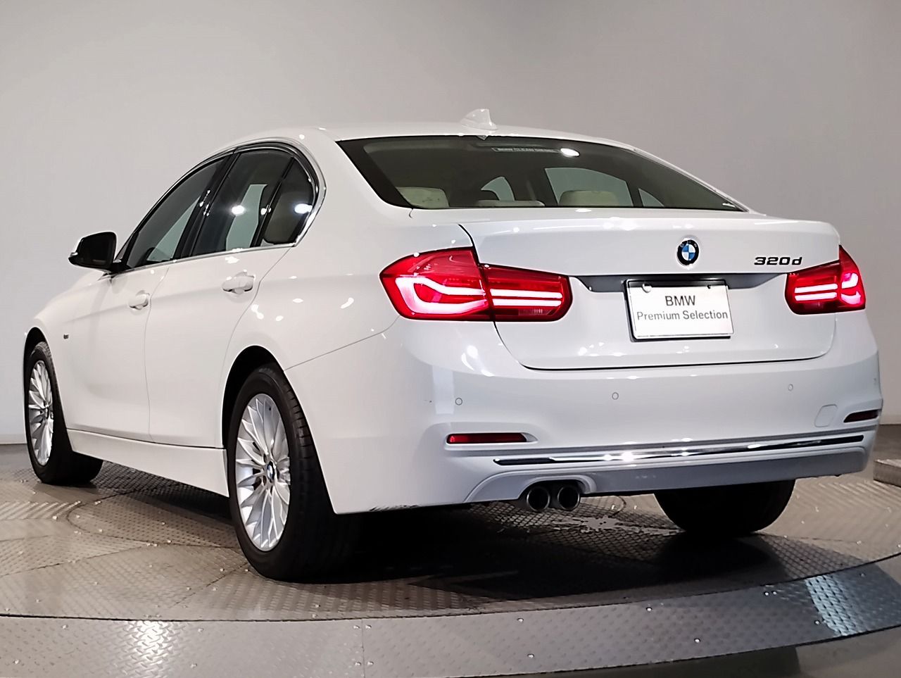320D SEDAN RHD