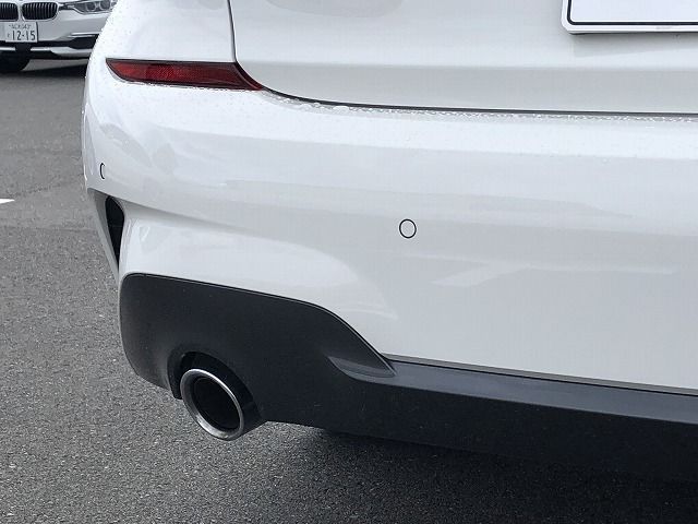 320i Sedan RHD