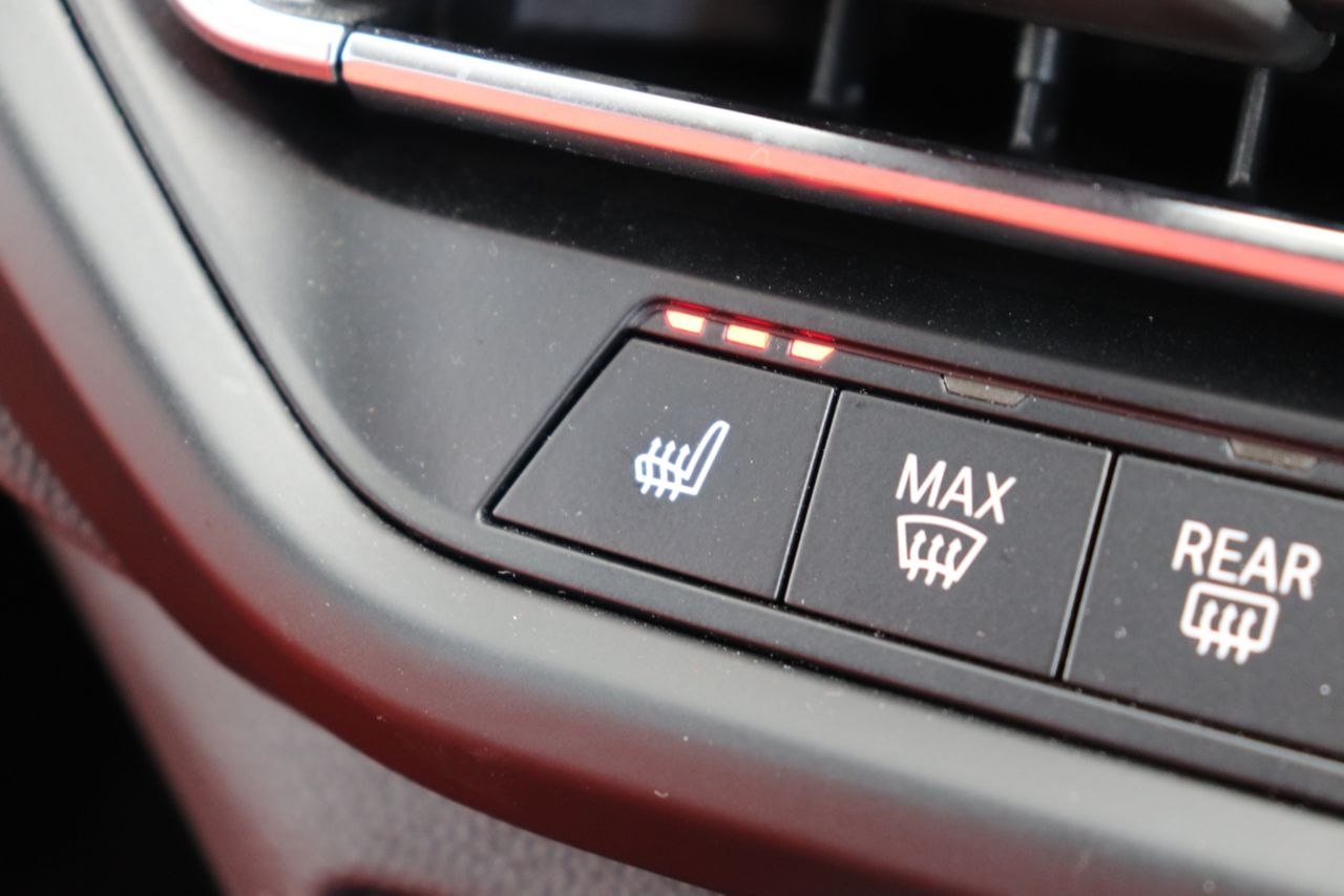 F40 118d Sports Hatch 5-door B47 2.0d