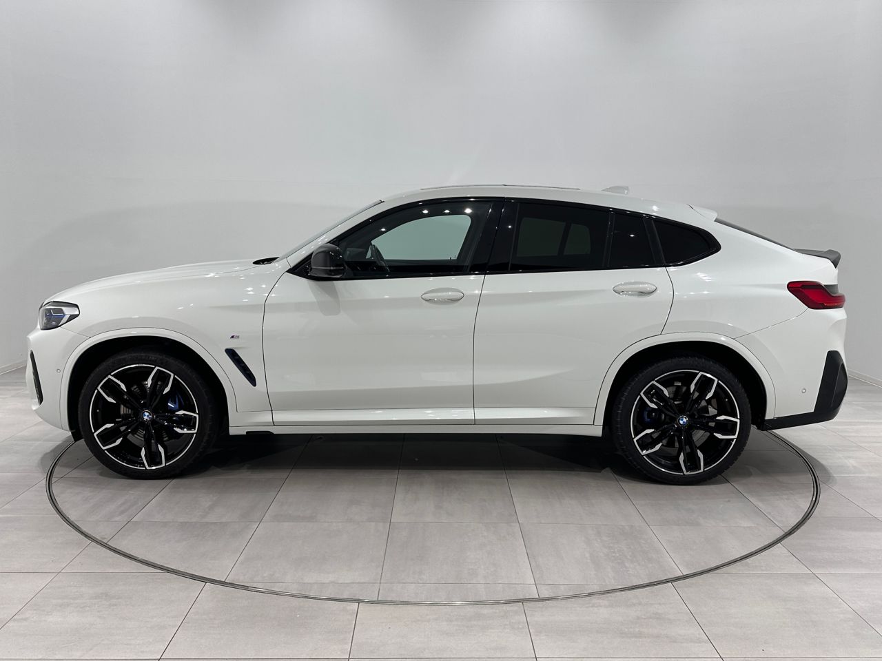 G02 X4 M40i RHD LCI