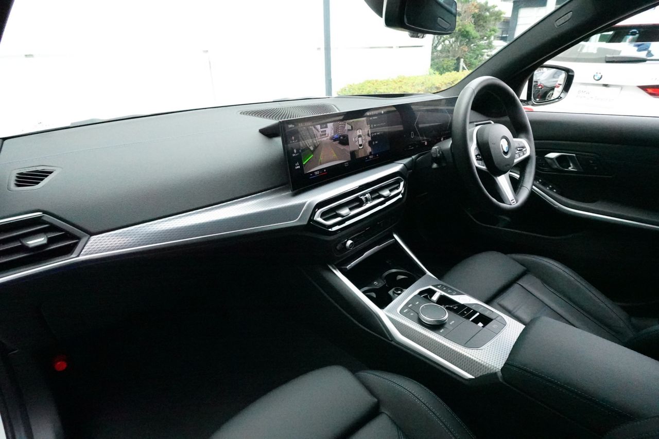 320d xDrive Berline RHD