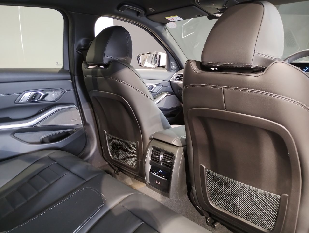 320d xDrive Berline RHD