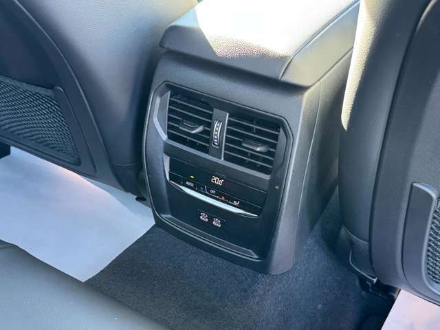 320d xDrive Berline RHD