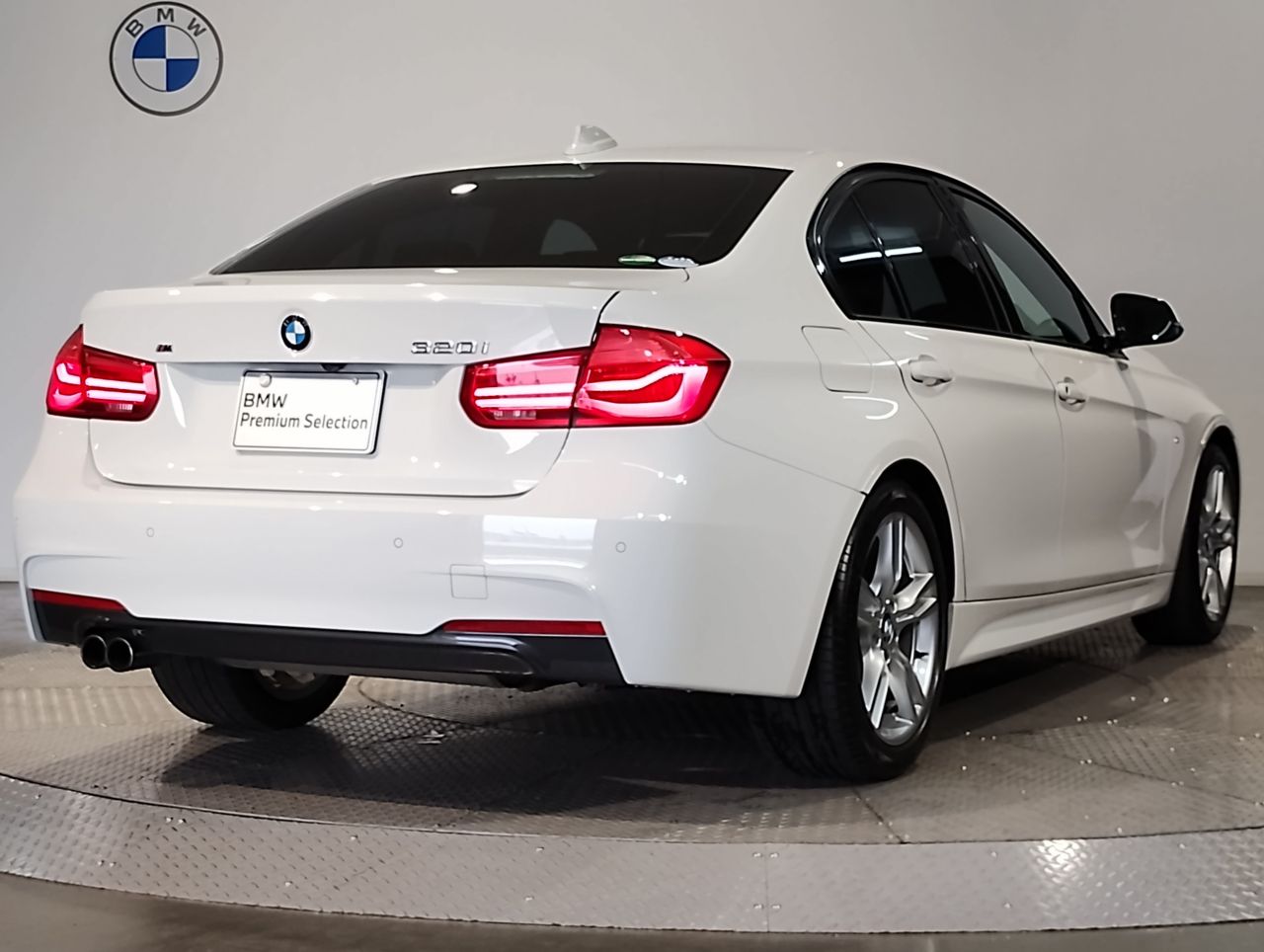 320I SEDAN RHD