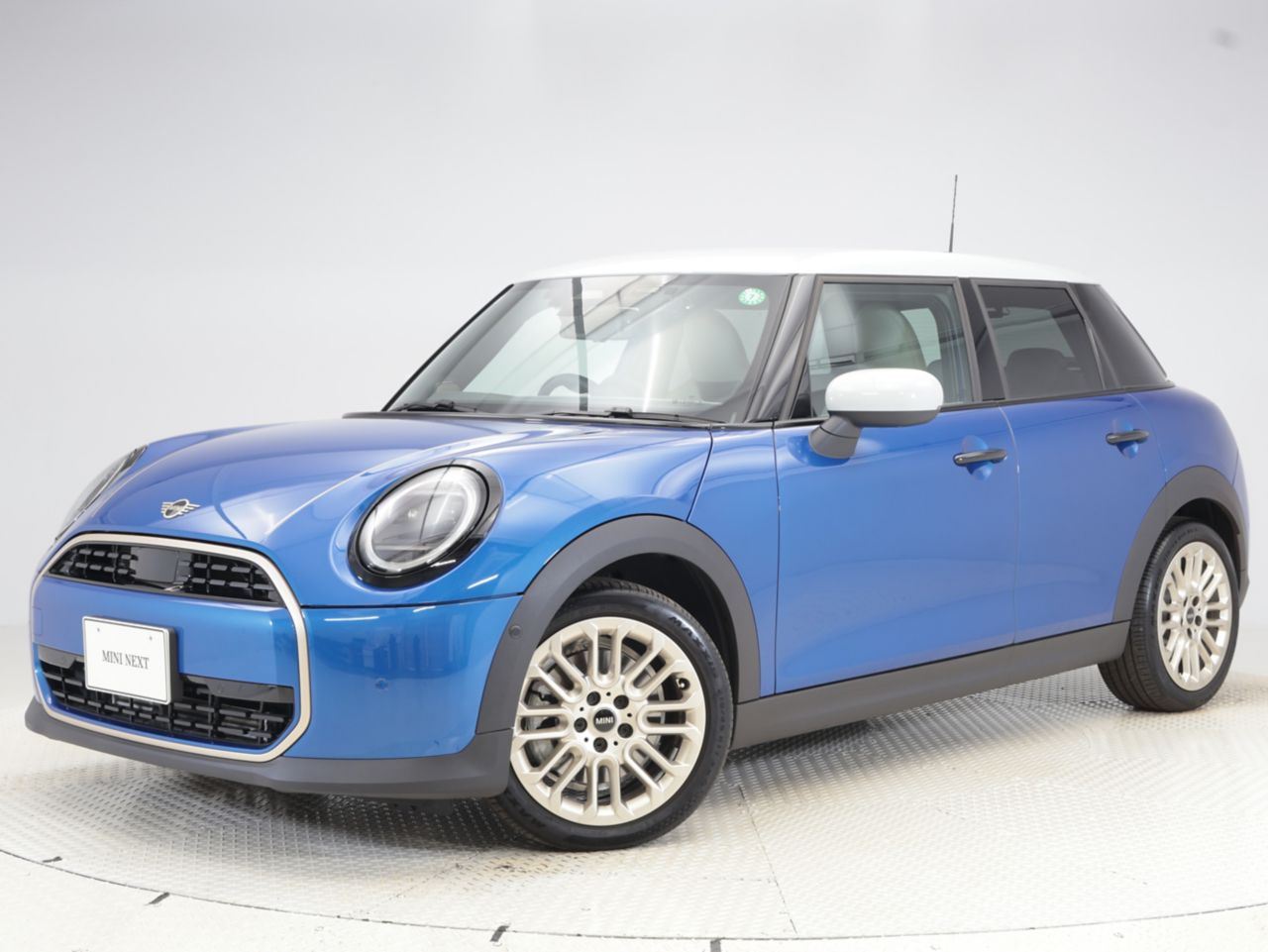 THE NEW MINI COOPER (5 DOOR) C