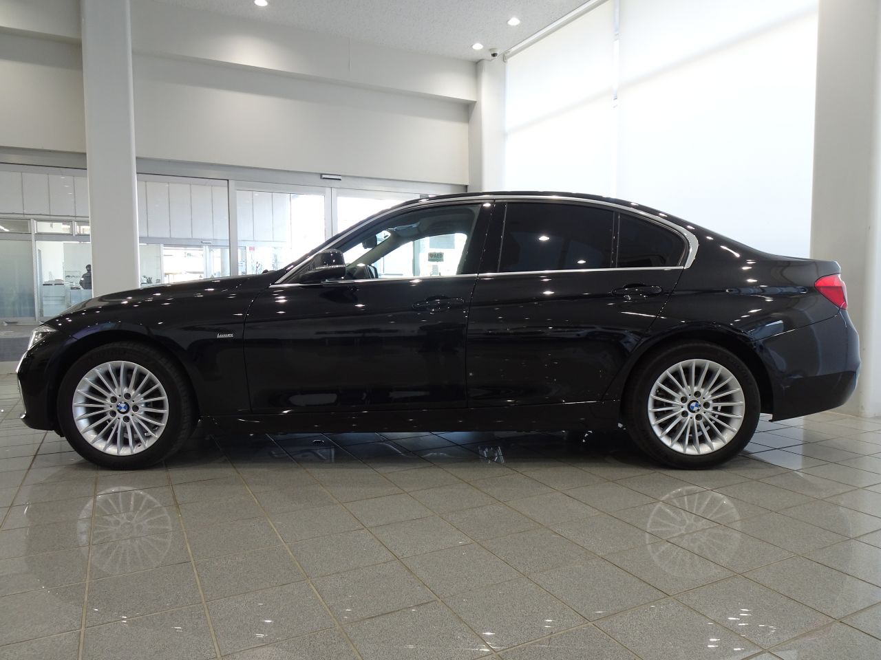 320D SEDAN RHD