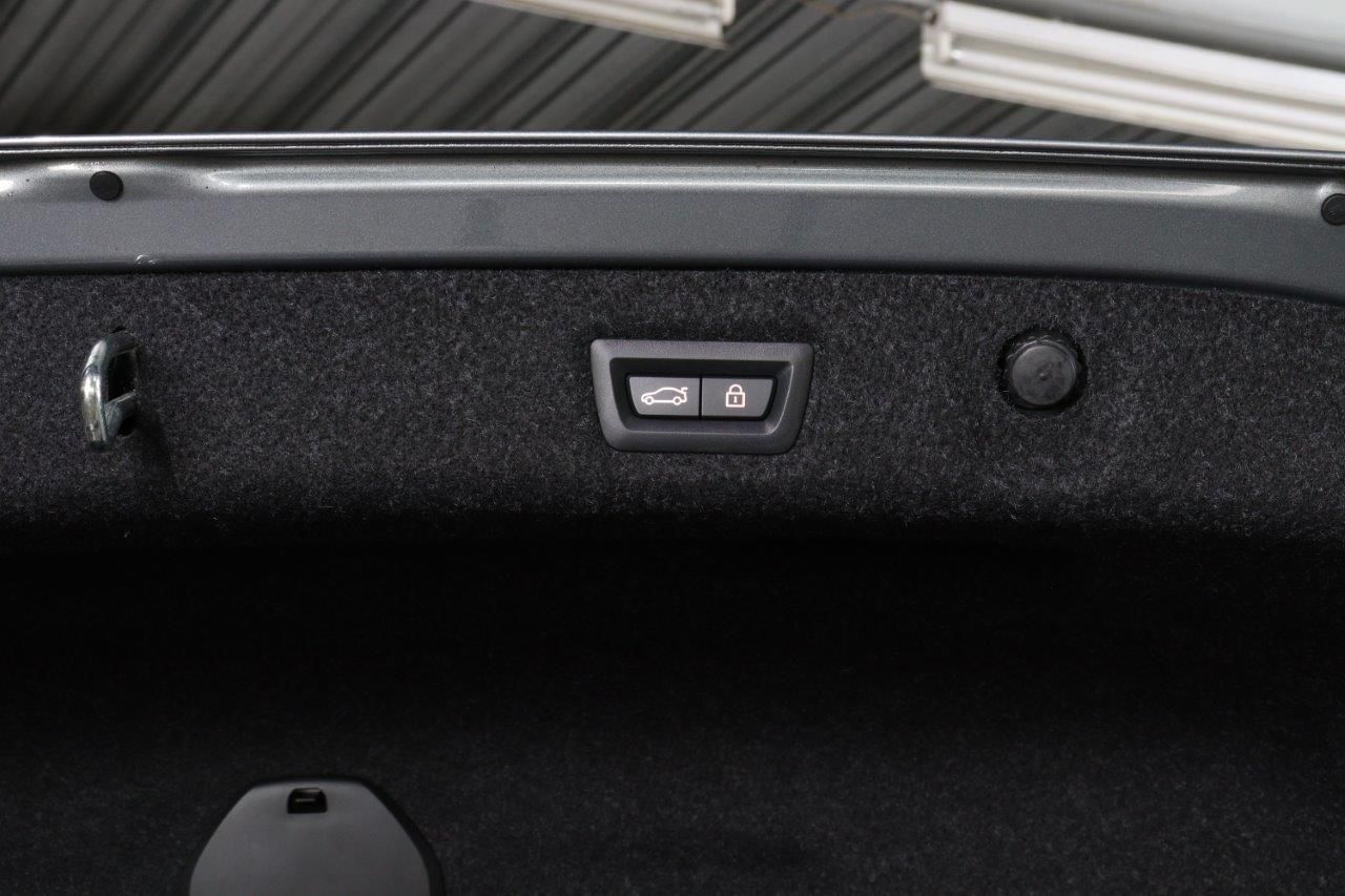 520d xDrive Sedan RHD