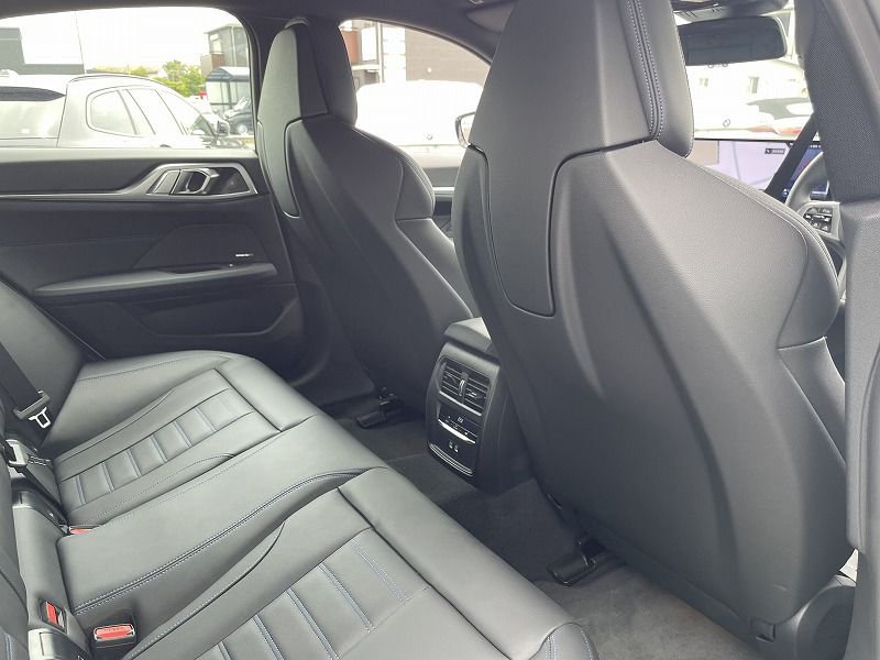 G26 i4 M50 RHD