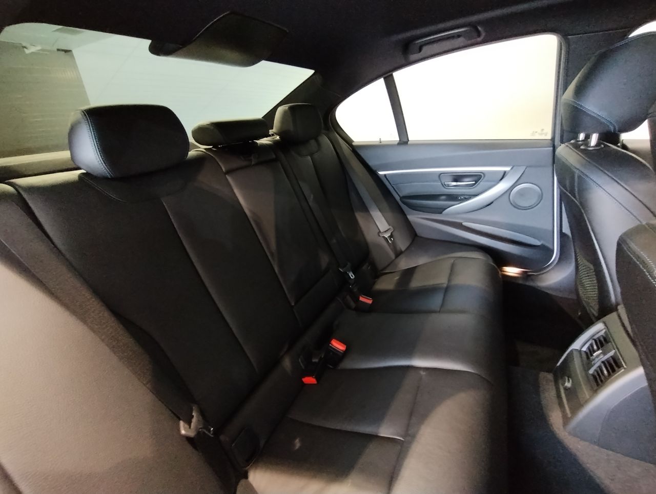 320D SEDAN RHD